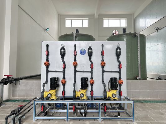 Máquina de dosagem química integrada de tratamento de água simplificada com PAC KMnO4 Polímero